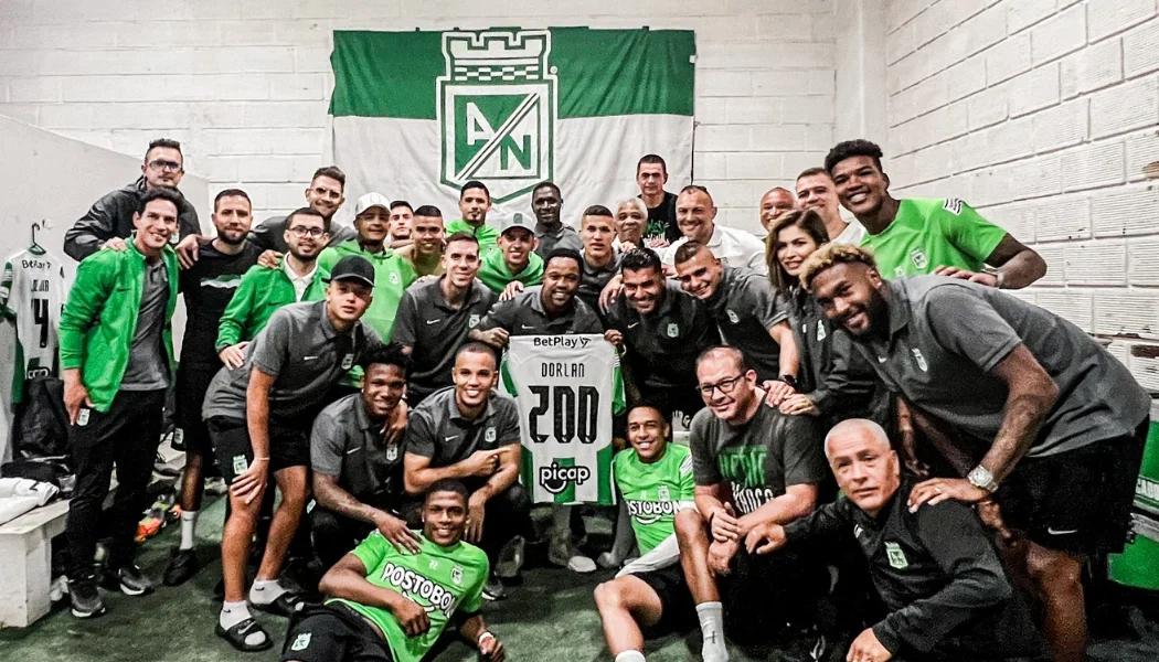 Foto conmemorativa de los 200 partidos de Dorlan Pabón con Atlético Nacional