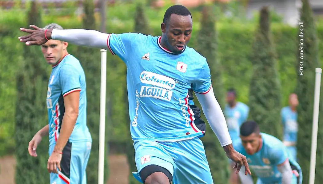 Rodrigo Rivas en entrenamientos con América de Cali