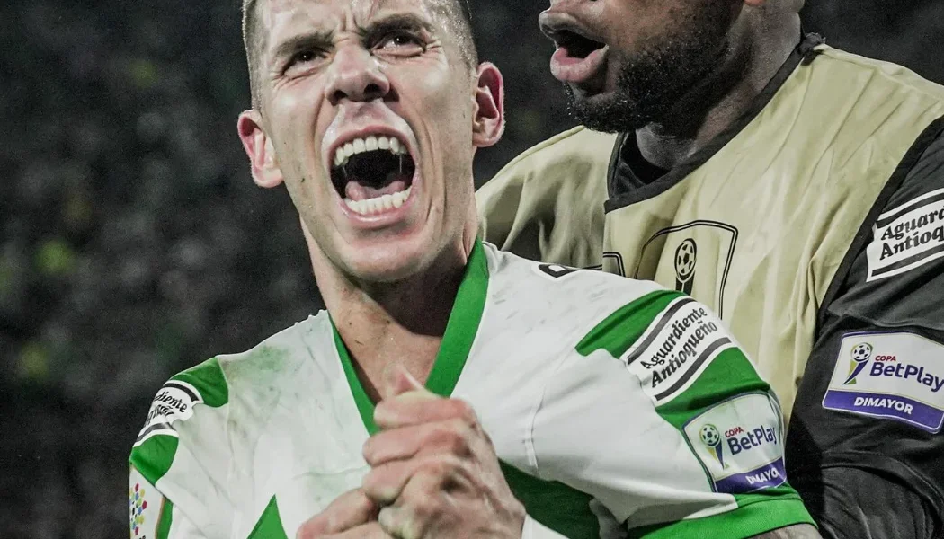 Felipe Aguirre festejando su gol