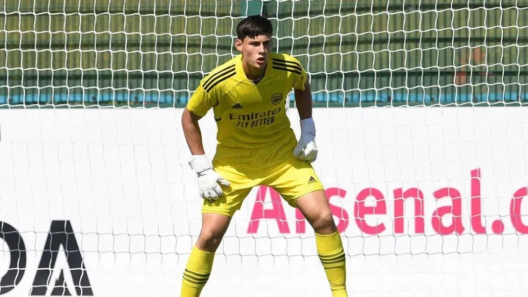 Alexei Rojas con el Arsenal de Inglaterra