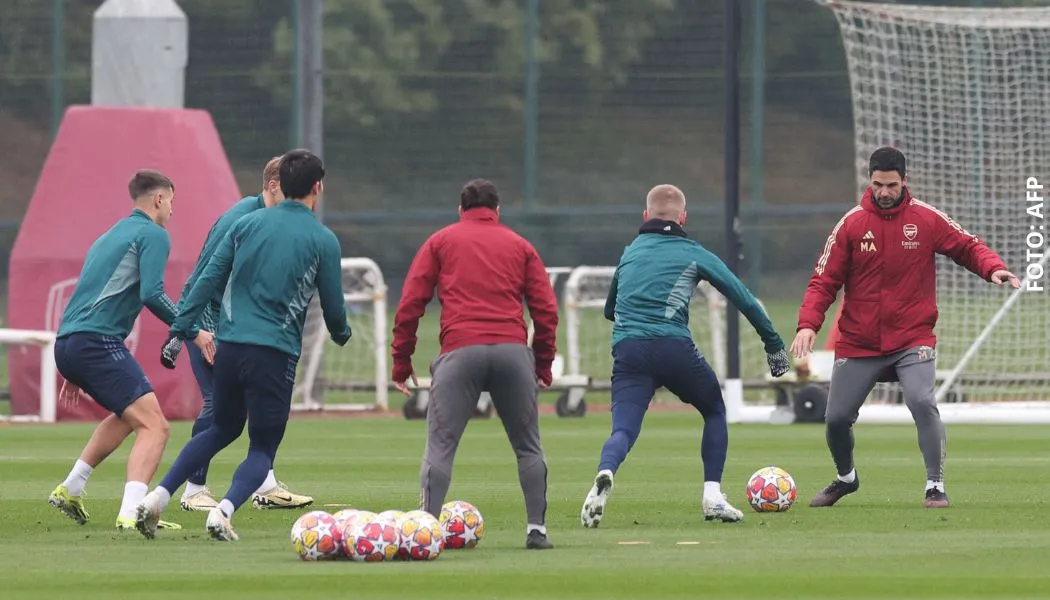 Alexei Rojas firmó contrato como profesional con Arsenal