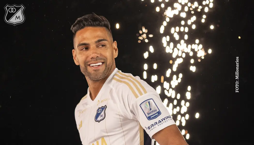 Alexy Hernández canta presentación Falcao Millonarios