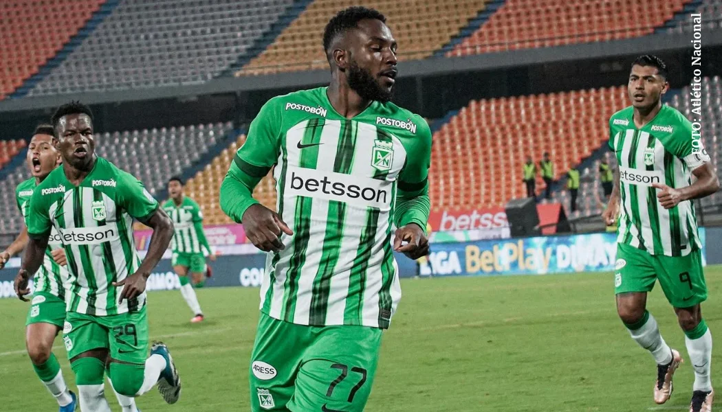 Álvaro Angulo celebrando su gol con Atlético Nacional