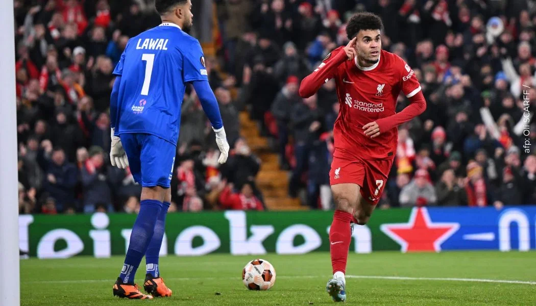 Así le fue a Luis Díaz hablando inglés con Jota y Salah