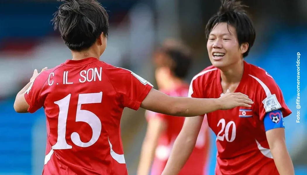 Capitana Corea del norte celebra con una patrullera.