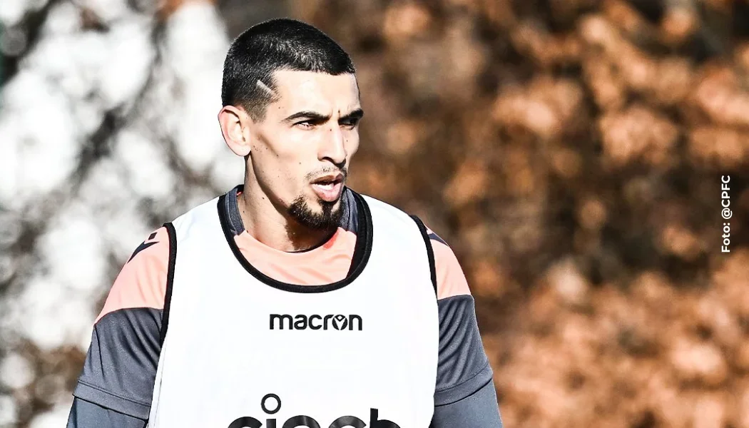 Daniel Muñoz vio la roja contra Bolivia.