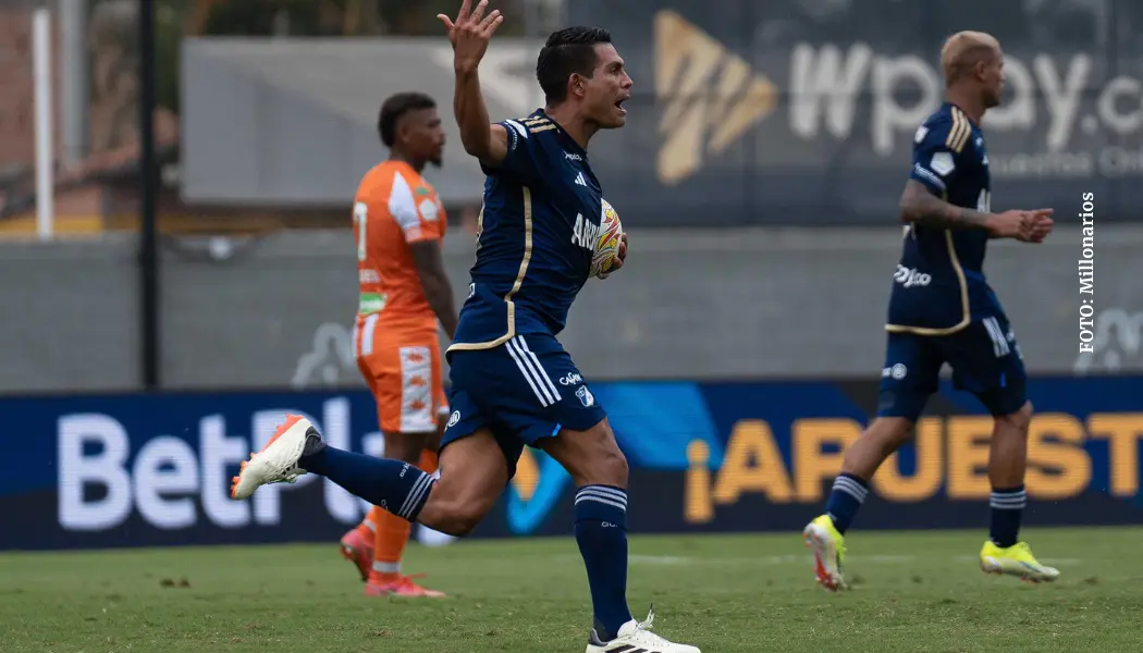 David Mackalister Silva vs Envigado