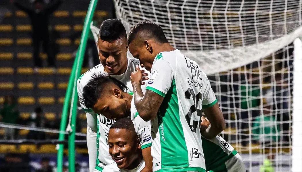 Deportivo Cali celebrando un gol