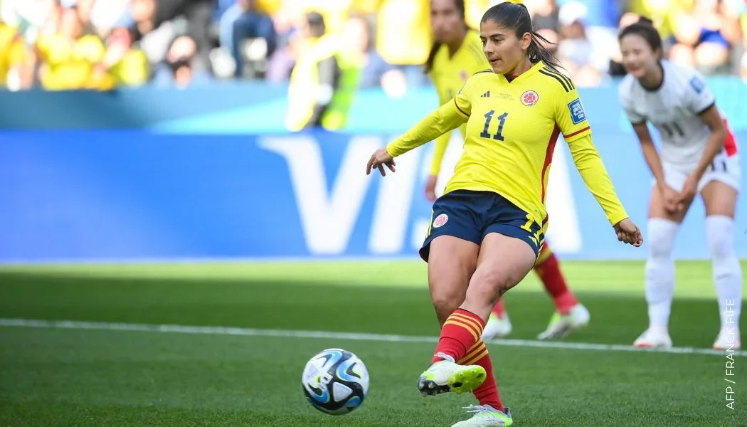 CONMEBOL exalta a la colombiana Catalina Usme