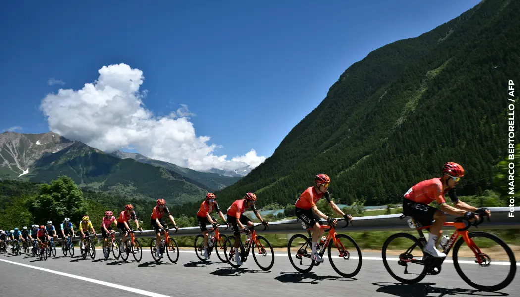 Egan Bernal con el Ineos en el TDF.