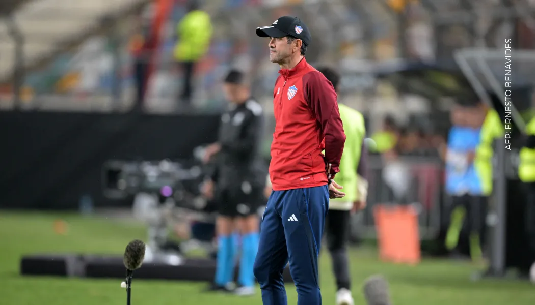 El Junior de Barranquilla se acerca a César Farías