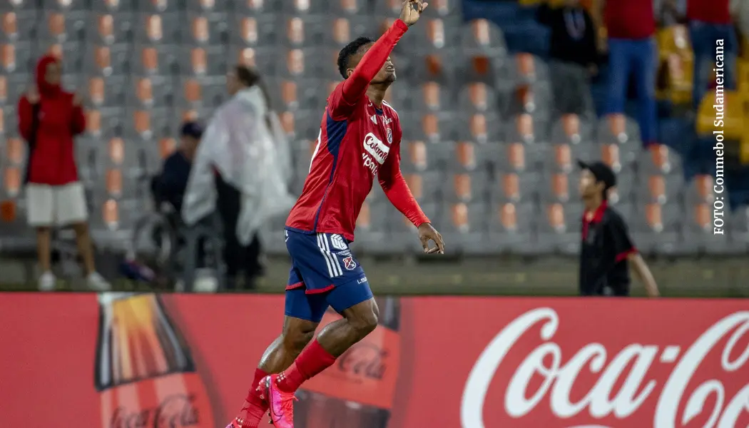 Brayan León festejando su gol ante Defensa y Justicia