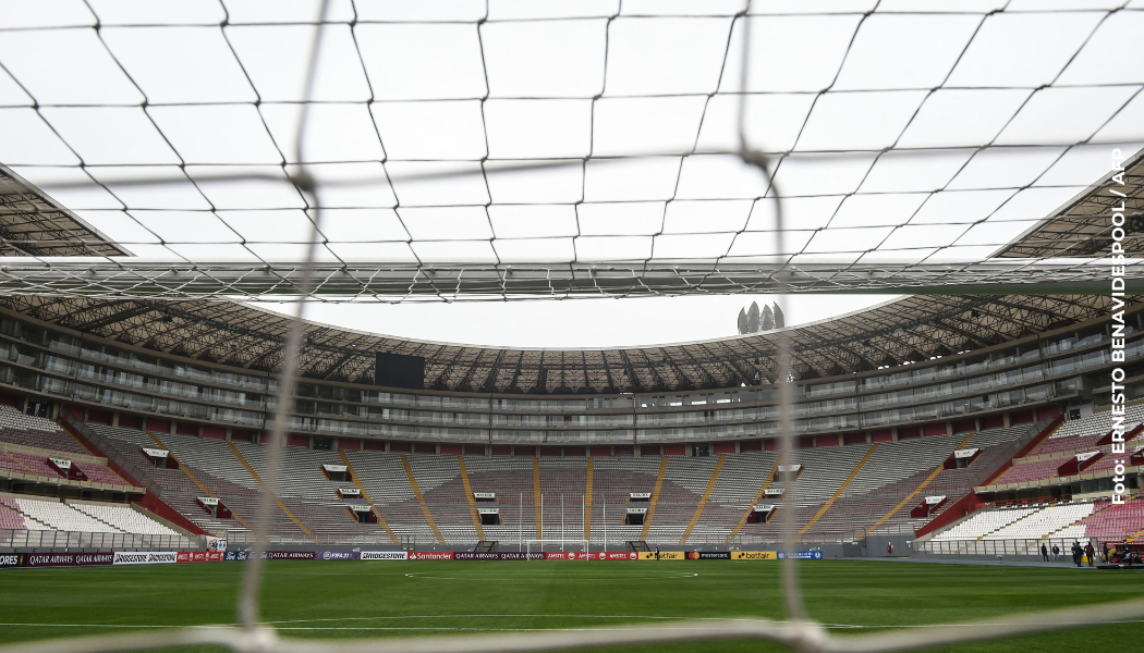 Perú vs Colombia en el Estadio Nacional de Lima.