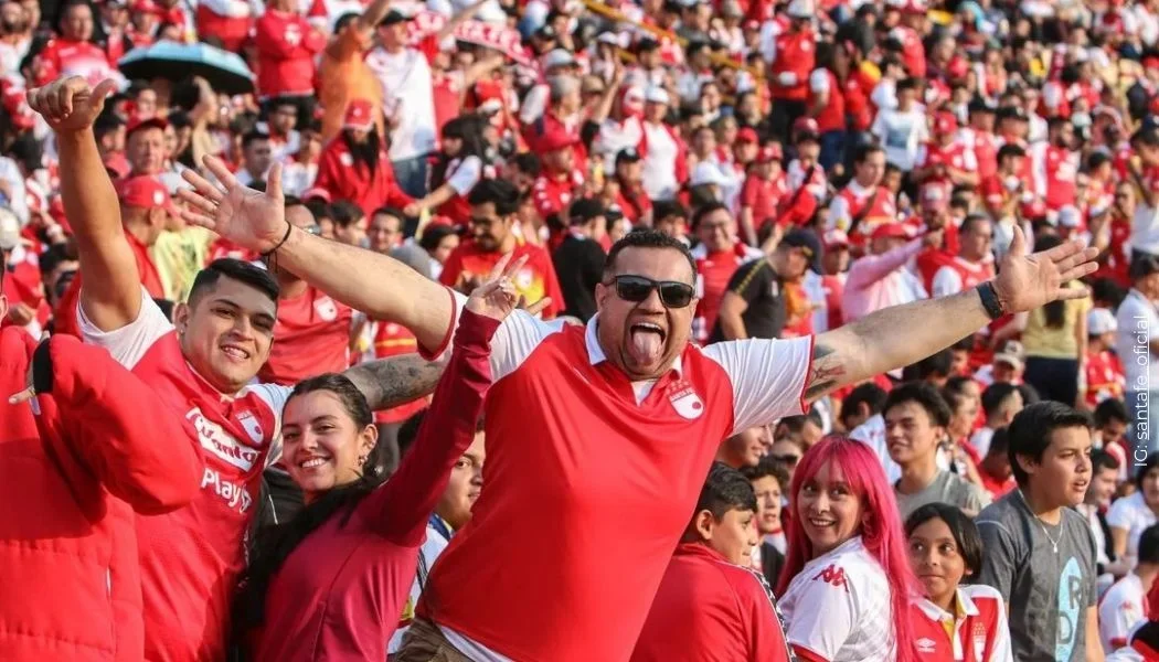 Exfutbolista de Santa Fe recibe críticas de hinchas