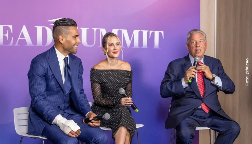 Falcao con mano enyesada: lesión mano.