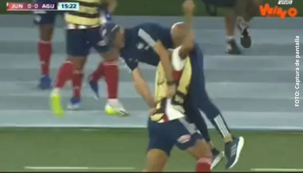 Fredy Hinestroza y curioso festejo con Arturo Reyes