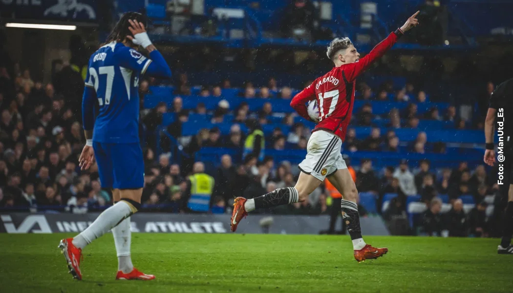 Alejandro Garnacho del Manchester United contra el Chelsea.
