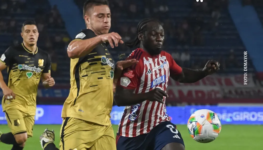 Guillermo Celis tocó balón con mano Águilas Junior