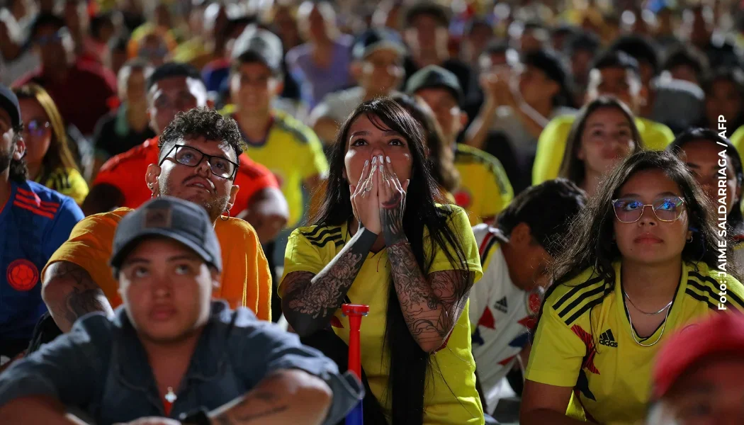 Hinchas de la Selección Colombia se lamentan por perder la final de Copa América.