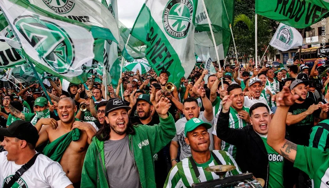Gran caravana de hinchas de Atlético Nacional en Bogotá