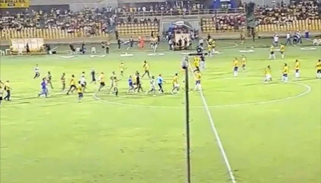 Invasión hinchas Real Cartagena