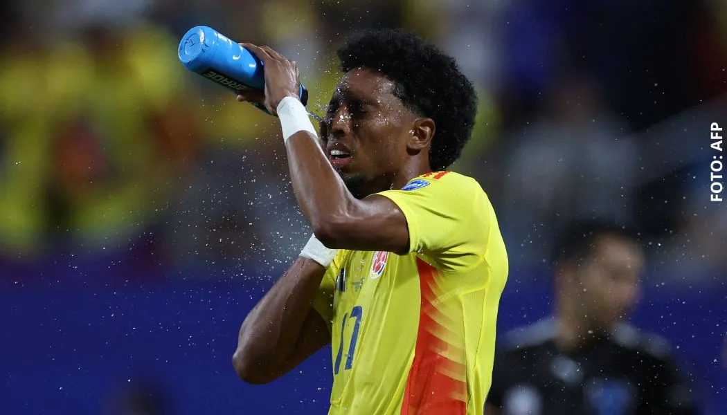 Johan Mojica destacado en Colombia vs. Uruguay