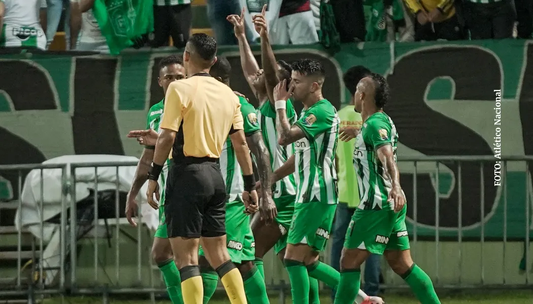 Jorman Campuzano en camilla Atlético Nacional Alianza