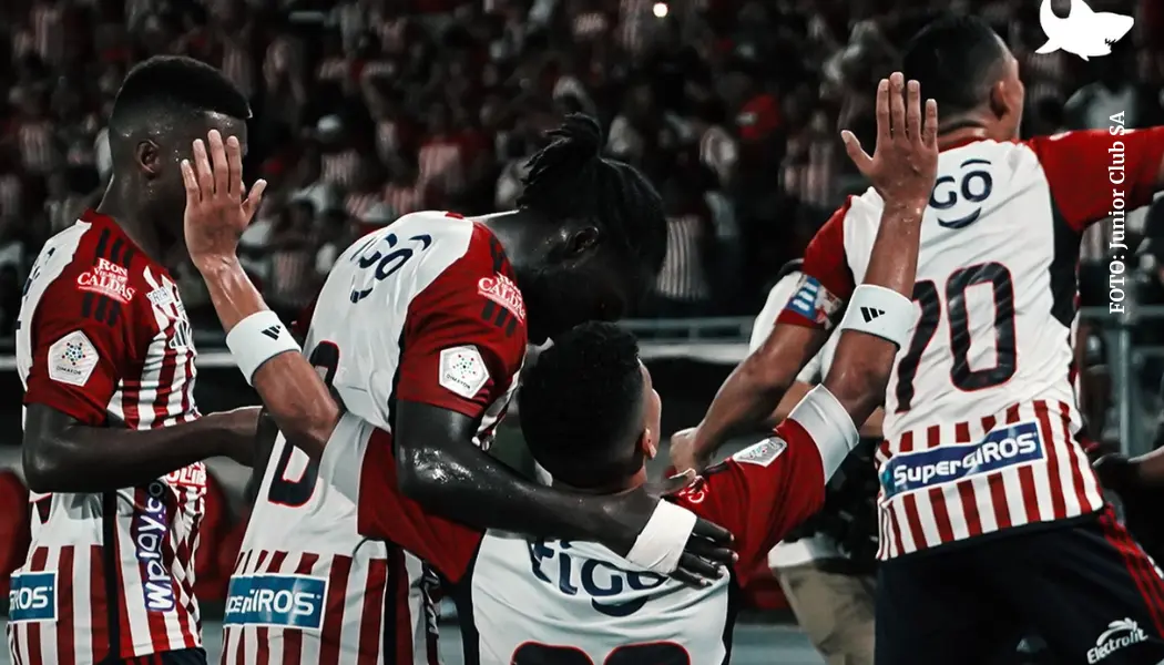 Junior festejando un gol