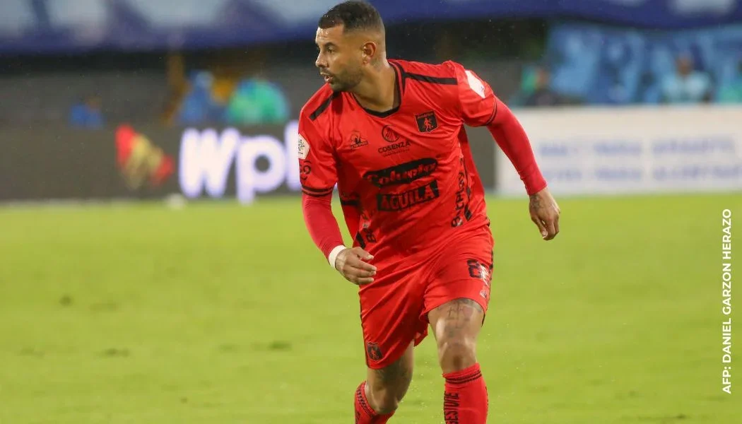 Razones detrás de la salida de Edwin Cardona de América