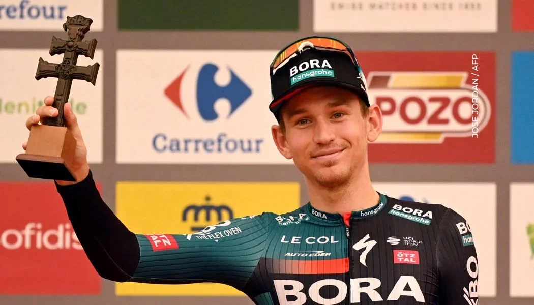 El corredor alemán superó a sus contrincantes en medio de una etapa difícil de montaña. JOSE JORDAN / AFP