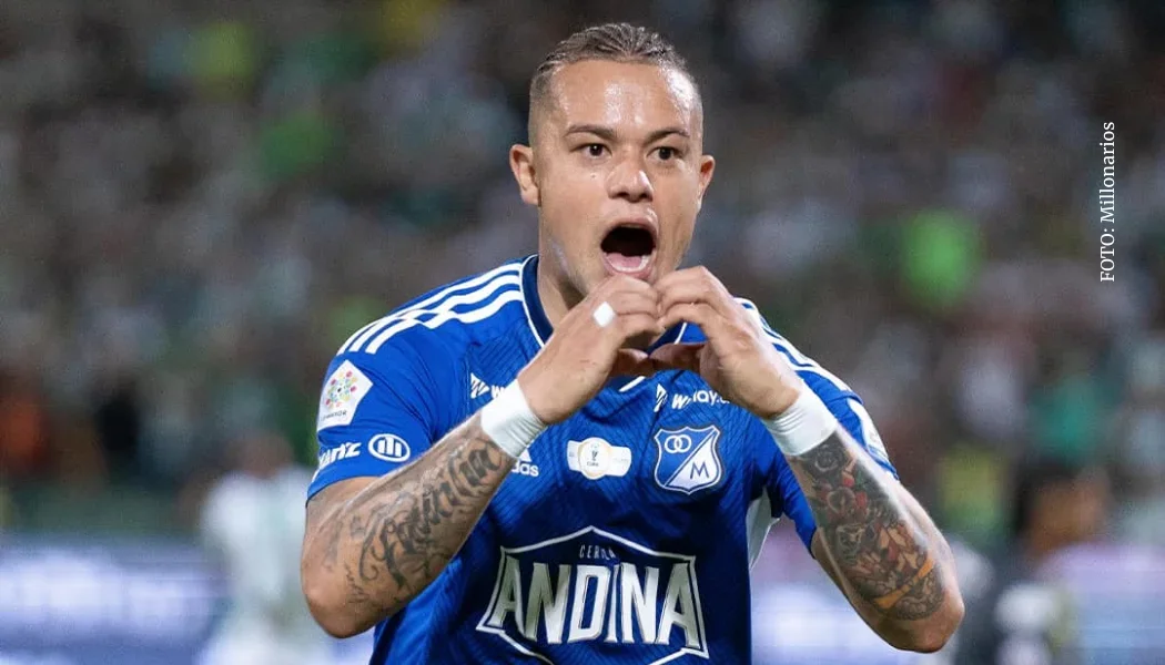 Leonardo Castro celebra un gol con Millonarios