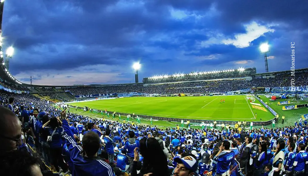 Estadio Nemesio Camacho El Campín con hinchas de Millonarios