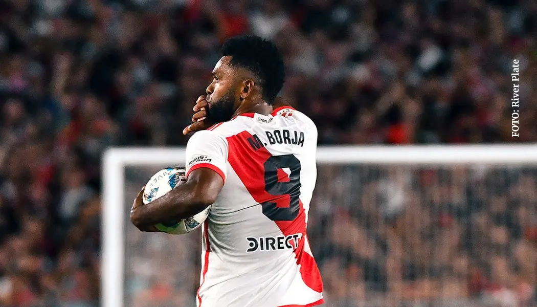 Miguel Ángel Borja celebrando un gol con River Plate