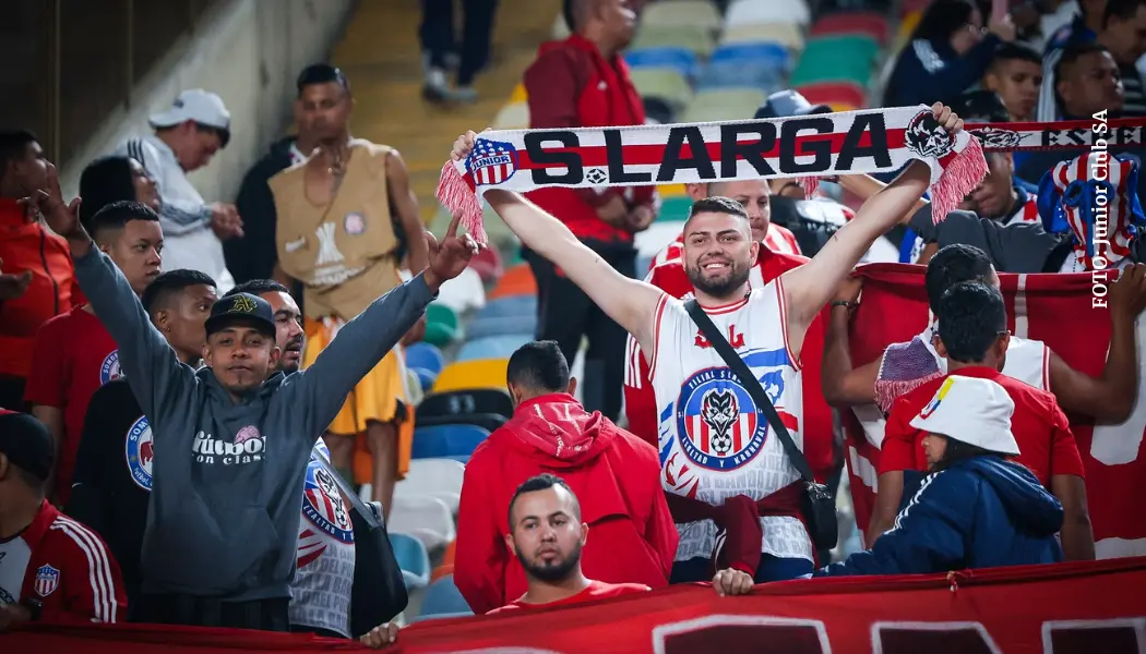 Hinchas de Junior en el partido vs Universitario