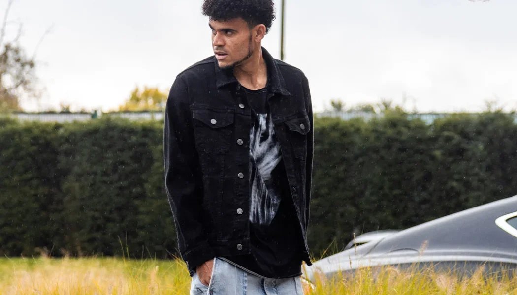 Luis Díaz llegando a la sede de entrenamiento de Liverpool