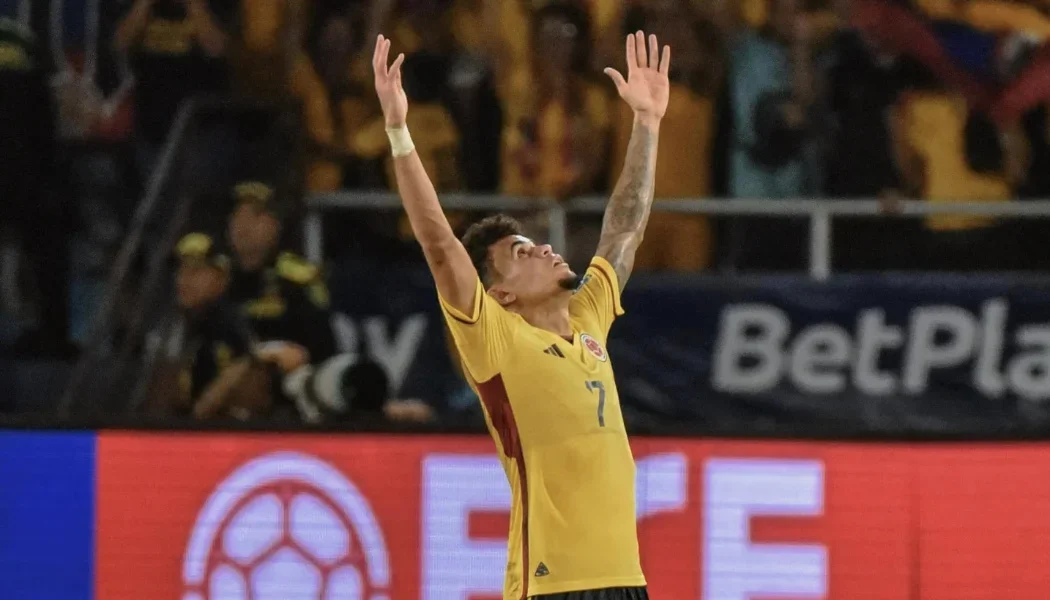 Luis Díaz celebrando uno de sus goles ante Brasil