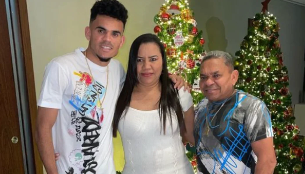 Luis Díaz y sus padres