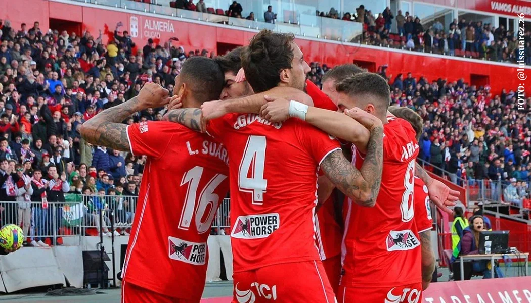 Luis Suárez: delantero del Granada CF de España celebrando gol con su equipo