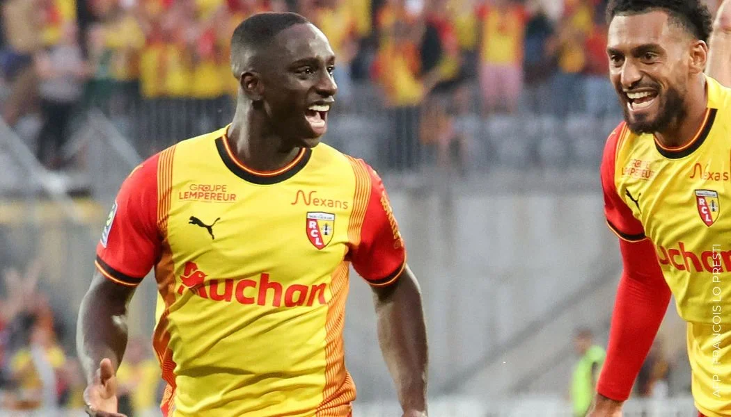 ¿Méritos para Selección? Con este zurdazo, Deiver Machado marcó otra vez con Lens