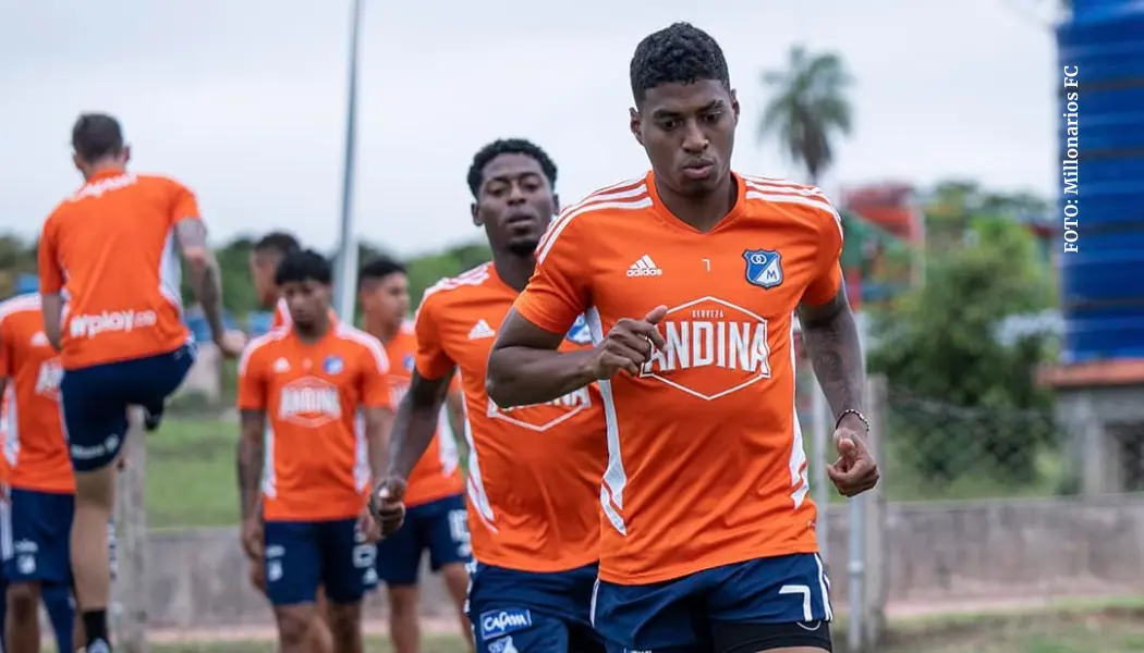 Millonarios entrenando en Bolivia