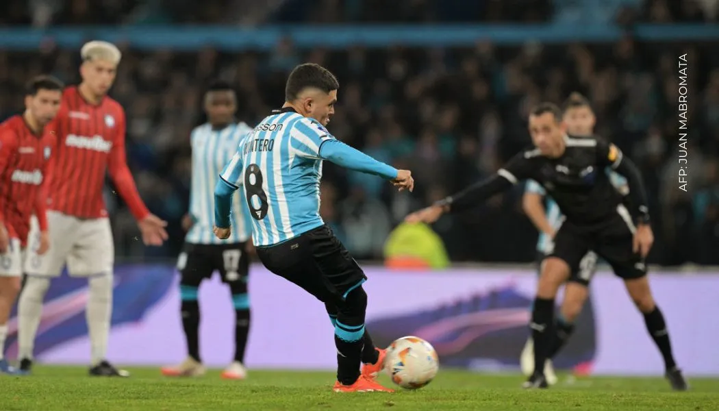 ¿Molestias en Racing con Juan Fernando Quintero?