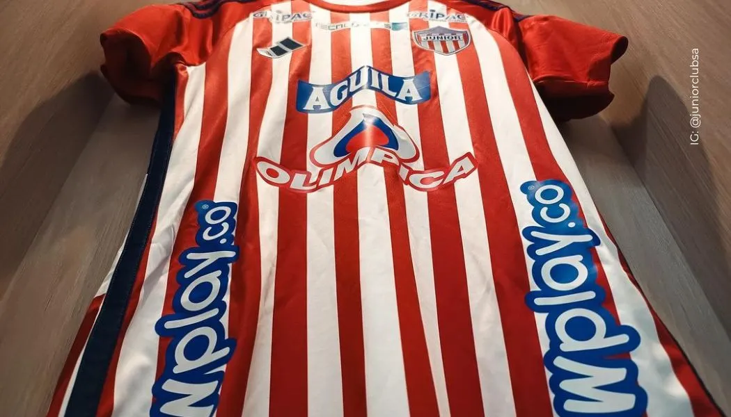 Omar Albornoz en la puerta de salida del Junior