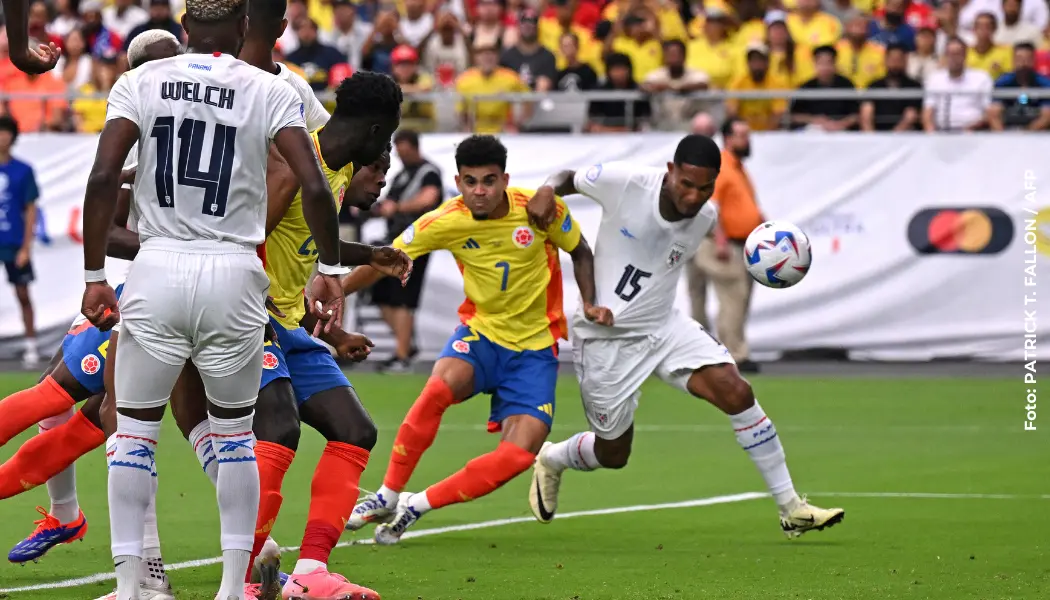 Luis Díaz recibió un fuerte golpe contra Panamá.