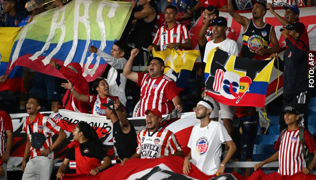 Pelea entre hinchas de Junior y Medellín