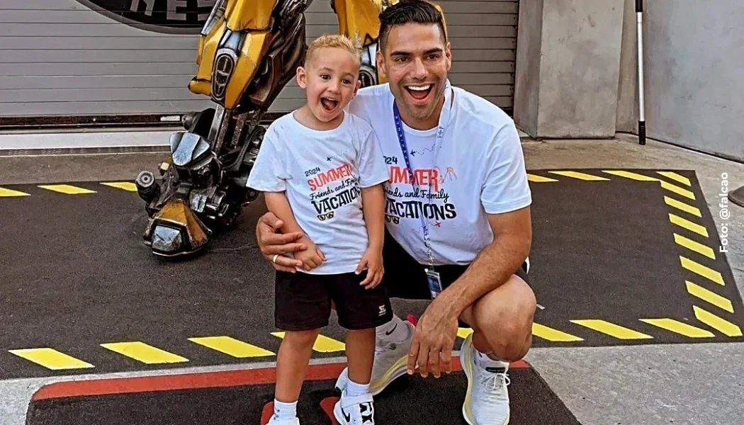 Radamel Falcao García, jugador de Millonarios, y su hijo.