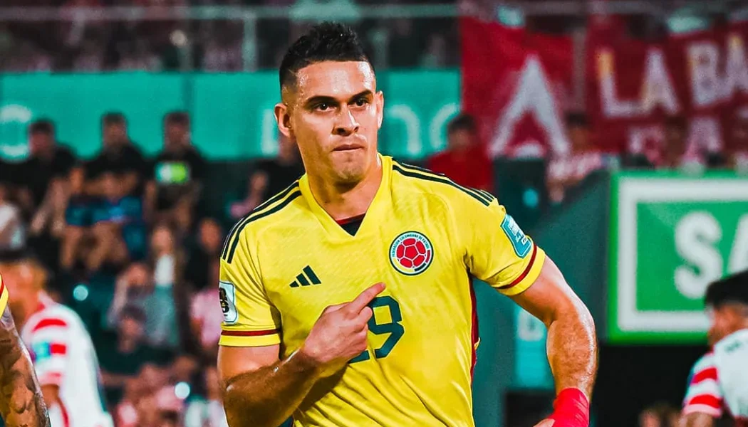 Rafael Santos Borré con la Selección Colombia