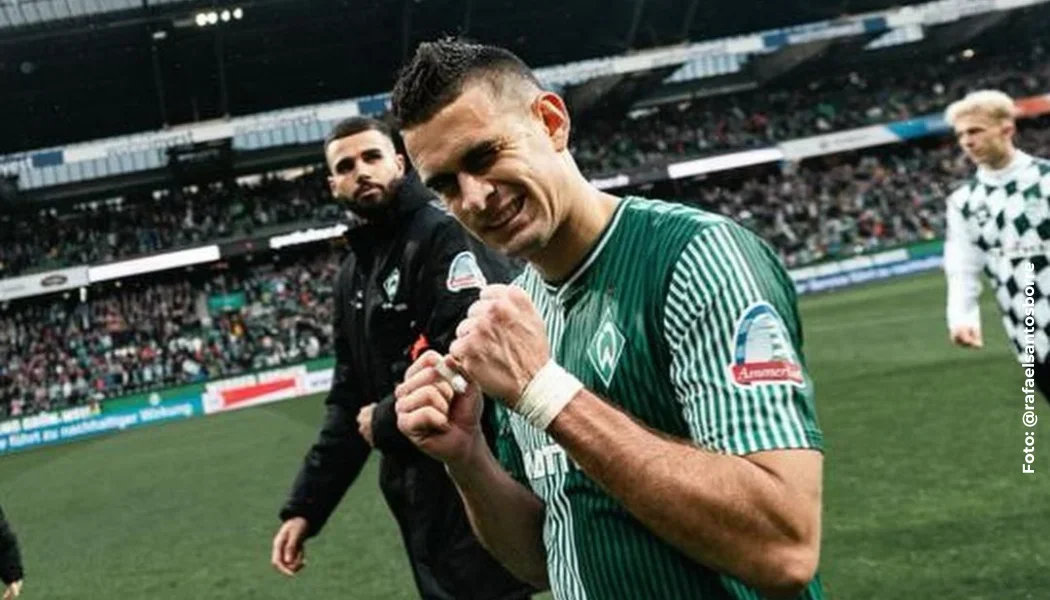 Rafael Santos Borré.