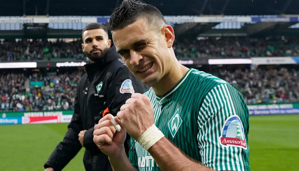 Rafael Santos Borré con el Werder Bremen