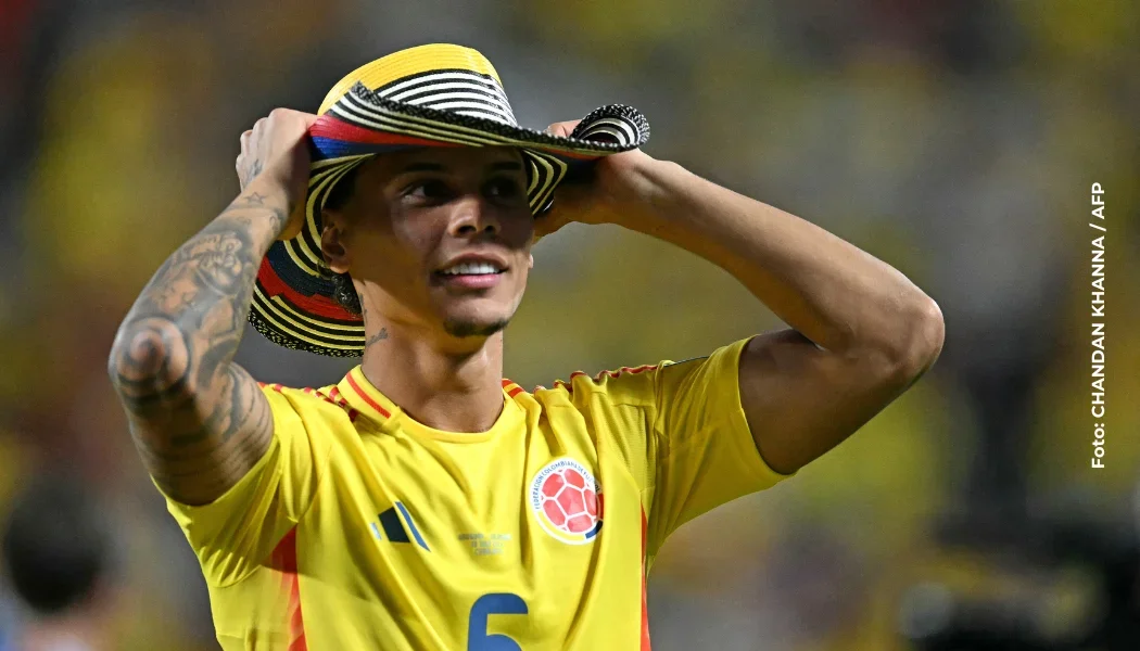 Andrea Valdiri responde a Richard Ríos que tiene mujer.