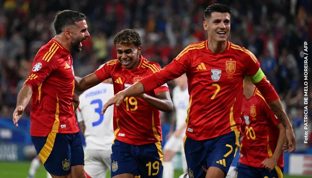 España busca cupo a cuartos de la Eurocopa.